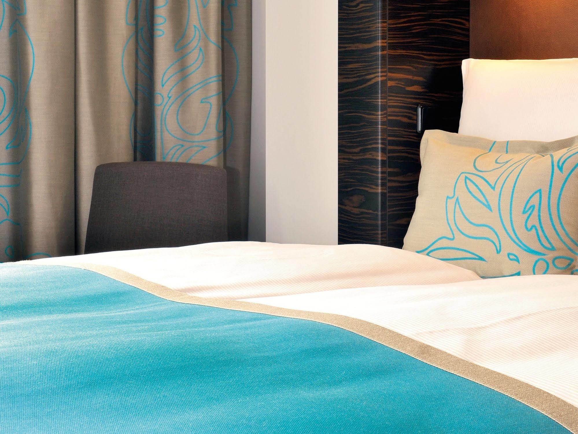 Motel One Wien Westbahnhof Bagian luar foto