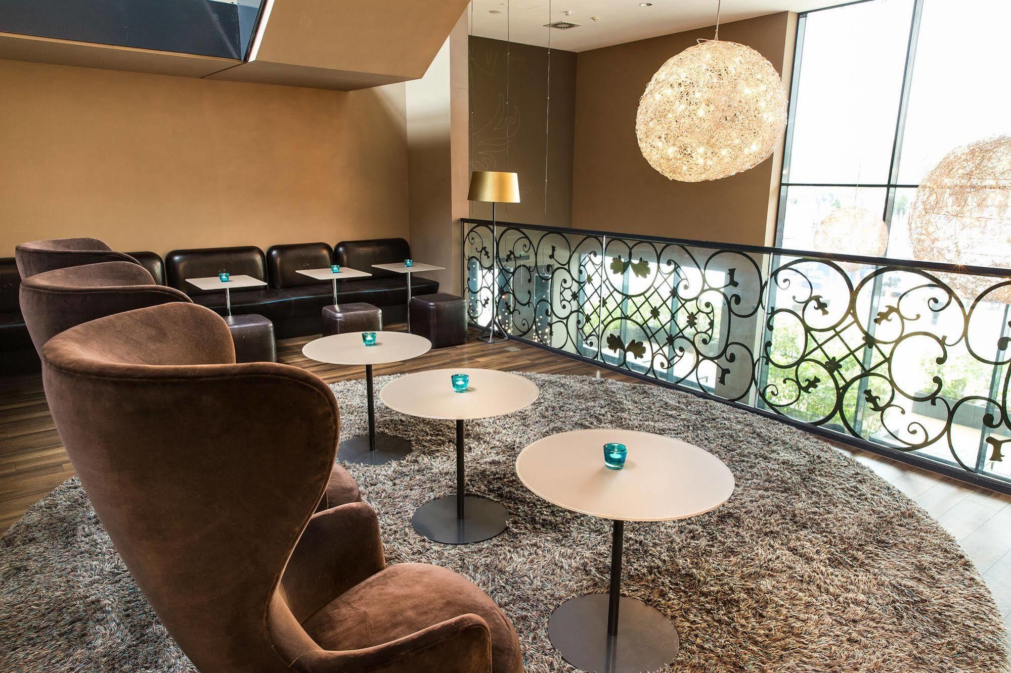 Motel One Wien Westbahnhof Bagian luar foto