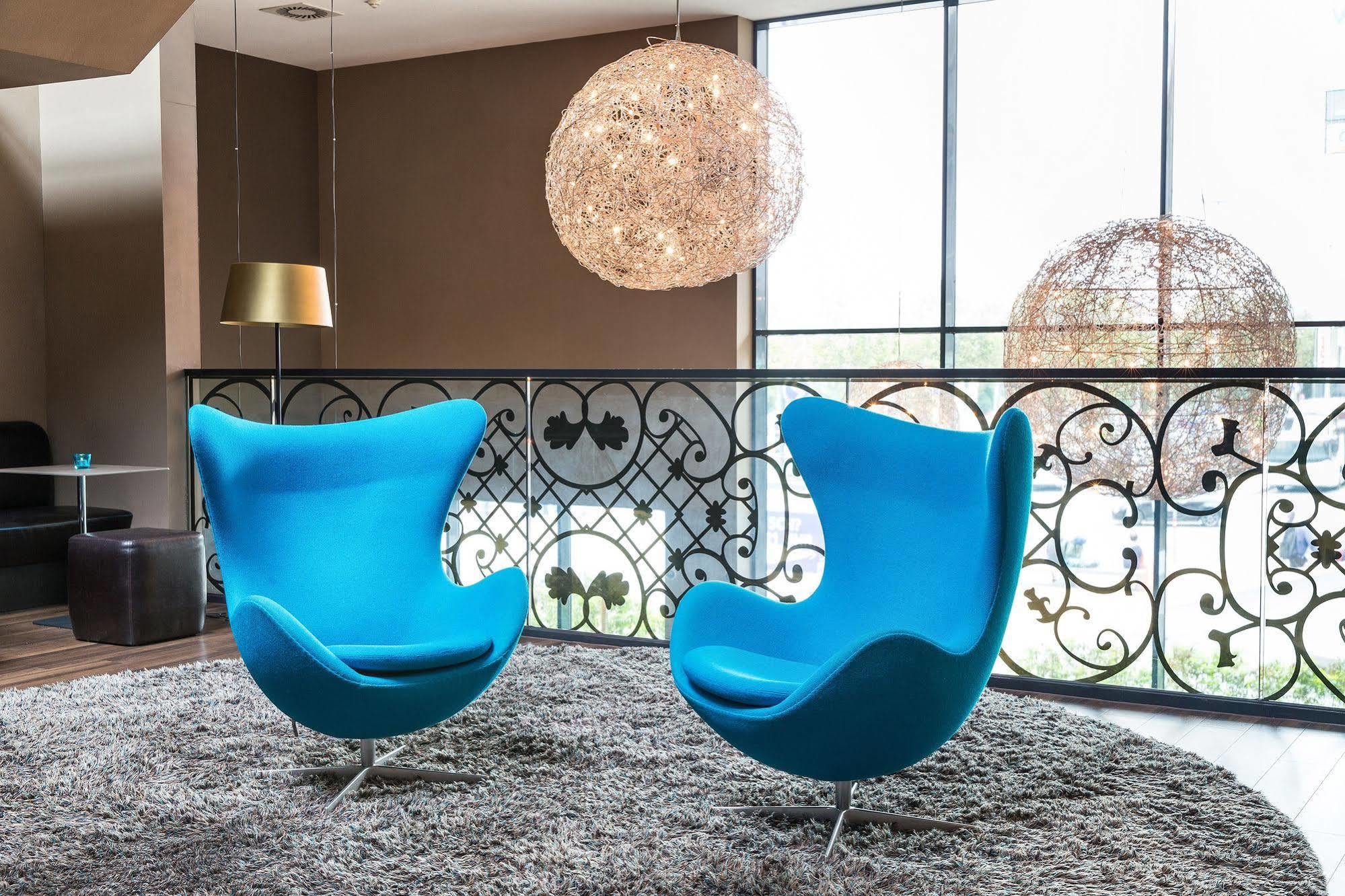 Motel One Wien Westbahnhof Bagian luar foto