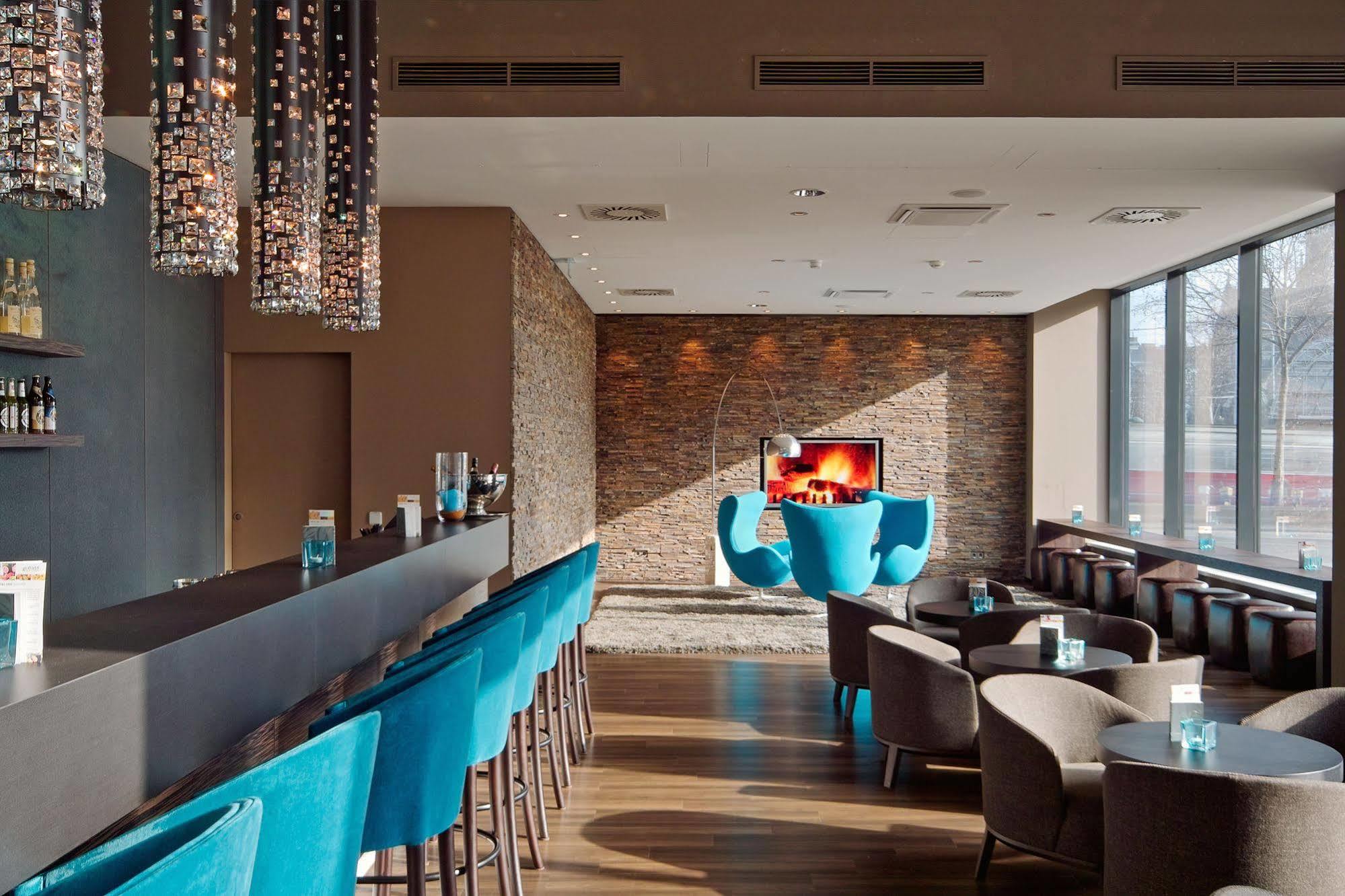 Motel One Wien Westbahnhof Bagian luar foto
